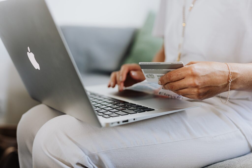 Assurance voyage : garanties des cartes bancaires expliquées