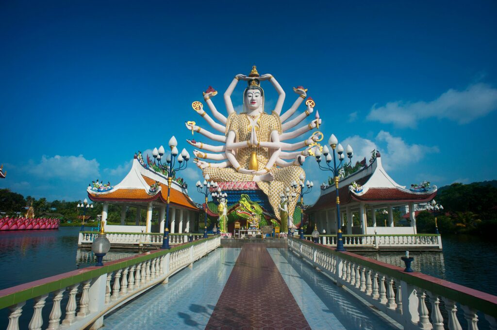 Where can a Frenchman live in Thailand?