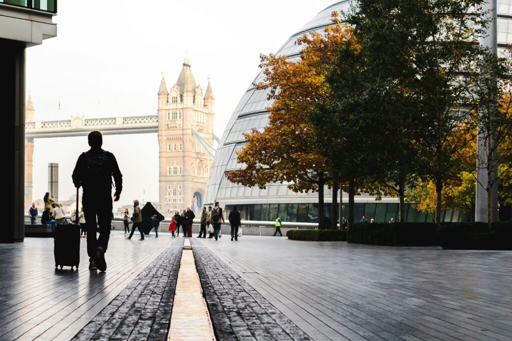 How do I set up home in London as a French citizen?