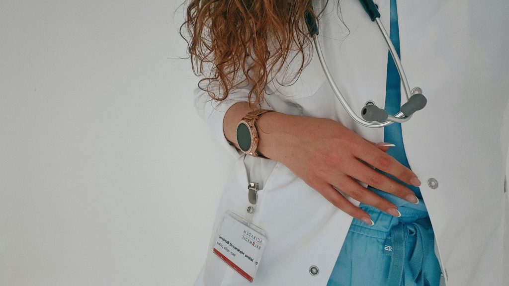Assurance hospitalisation à l’étranger : le guide complet